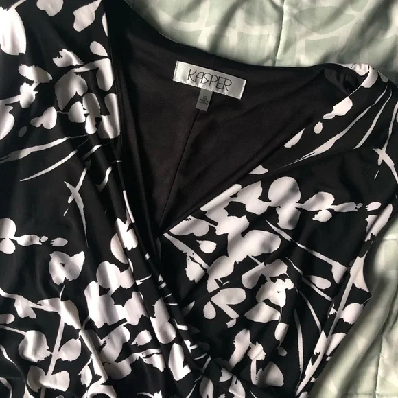 Kasper Floral Dress - Picture 3 of 3